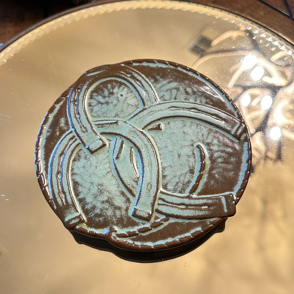 Vintage Frankoma, hot plate, or pedestal horseshoe design